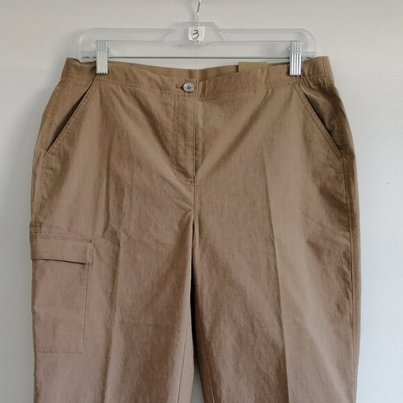 NWT Chico's Womens Beige Mid Rise Embroidered Hem Capri Pants Size 0.5 US XS - Picture 2 of 8